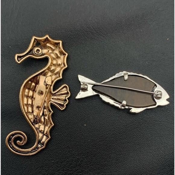 Lot Of 2 Fish Marine Life Brooches Seahorse And Fish Brooch - Picture 3 of 4